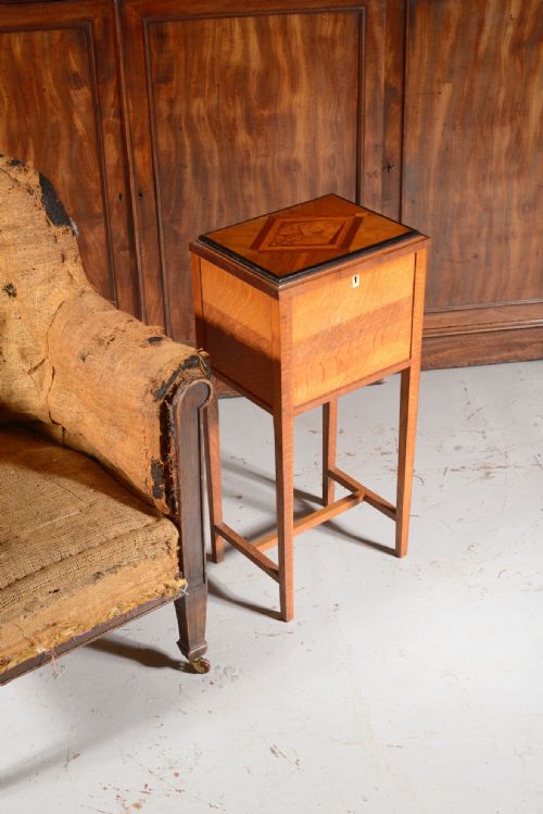 AN ARTS AND CRAFTS COTSWOLD SCHOOL PARQUETRY INLAID OAK AND SPECIMEN WOOD WORK TABLE C1910 - ADDITIONAL PHOTO 1