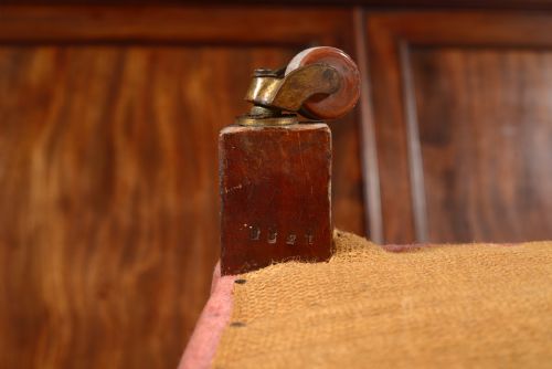 A VICTORIAN HOWARD SONS STYLE BUTTON BACK ARMCHAIR C1890 - ADDITIONAL PHOTO 5