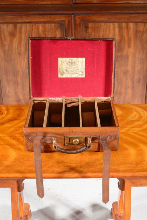 A VICTORIAN LEATHER 250 SHOTGUN CARTRIDGE MAGAZINE BY FREDERIC T BAKER LONDON INITALLED HJTB C1890 - ADDITIONAL PHOTO 5