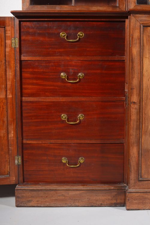A GEORGE III MAHOGANY BREAKFRONT BOOKCASE C1780 - ADDITIONAL PHOTO 12