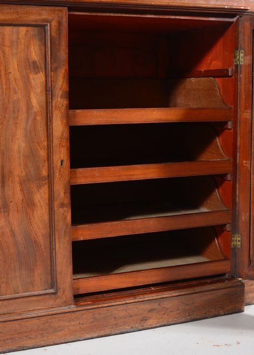 A GEORGE III MAHOGANY BREAKFRONT BOOKCASE C1780 - ADDITIONAL PHOTO 13