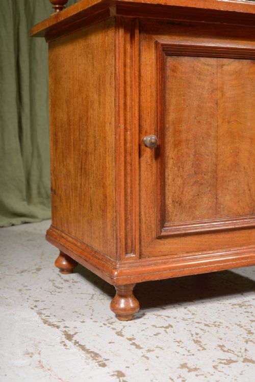 A MARBLE TOPPED WALNUT BEDSIDE OR SIDE TABLE BY GUSTAV KNAUER BERLIN C1870 - ADDITIONAL PHOTO 8