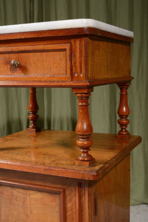 A MARBLE TOPPED WALNUT BEDSIDE OR SIDE TABLE BY GUSTAV KNAUER BERLIN C1870 - ADDITIONAL PHOTO 10