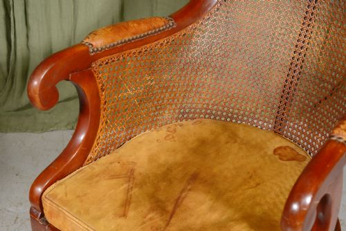 A FRENCH LOUIS PHILIPPE MAHOGANY CANE BERGERE ARMCHAIR C1840 - ADDITIONAL PHOTO 3