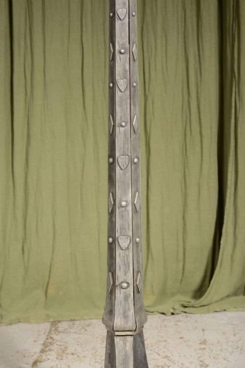 AN ARTS CRAFTS WROUGHT IRON STANDARD LAMP IN THE MANNER OF CFA VOYSEY C1900 - ADDITIONAL PHOTO 2