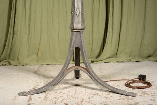 AN ARTS CRAFTS WROUGHT IRON STANDARD LAMP IN THE MANNER OF CFA VOYSEY C1900 - ADDITIONAL PHOTO 4