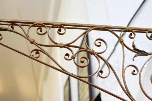 A VICTORIAN WROUGHT IRON BRACKET C1870 - ADDITIONAL PHOTO 1