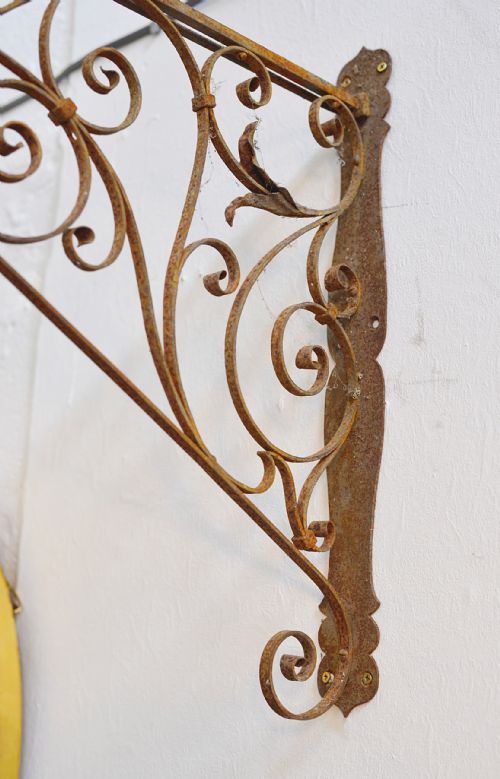 A VICTORIAN WROUGHT IRON BRACKET C1870 - ADDITIONAL PHOTO 3