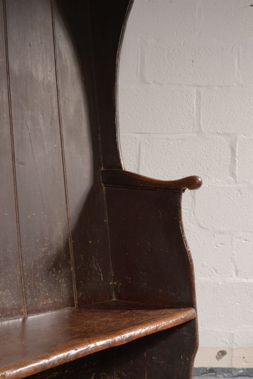 A GEORGE III WEST COUNTRY ELM AND PAINTED PINE TAVERN OR PUB SETTLE C17801810 - ADDITIONAL PHOTO 5