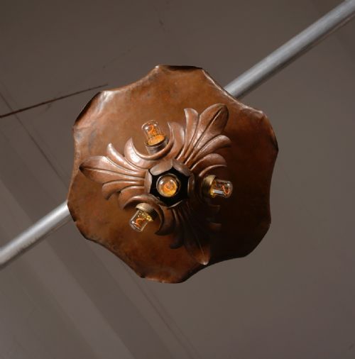 AN ARTS CRAFTS BEATEN COPPER FLOWERHEAD FOUR LIGHT CEILING PENDANT C1900 - ADDITIONAL PHOTO 2