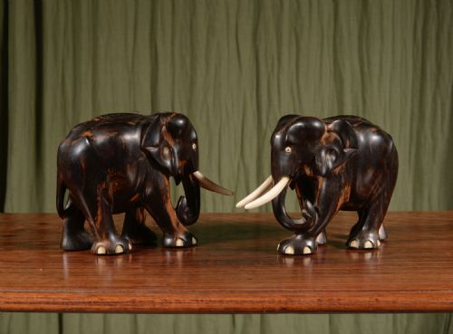 A PAIR OF CEYLONESE MACASSAR EBONY AND BONE ELEPHANTS C1930 - ADDITIONAL PHOTO 4