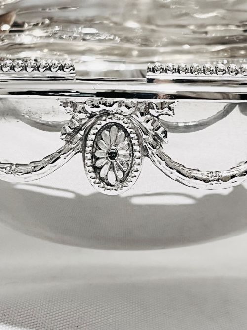 VICTORIAN SILVER PLATED ROLLOVER OVAL BUTTER DISH WITH HOOF FEET BELOW FIGURAL RAMS HEADS - ADDITIONAL PHOTO 3