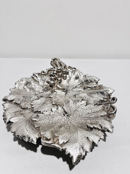 PAIR OF ELKINGTON COMPANY SILVER PLATED GRAPE OR FRUIT DISHES C1880 - ADDITIONAL PHOTO 1