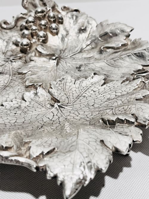 PAIR OF ELKINGTON COMPANY SILVER PLATED GRAPE OR FRUIT DISHES C1880 - ADDITIONAL PHOTO 3