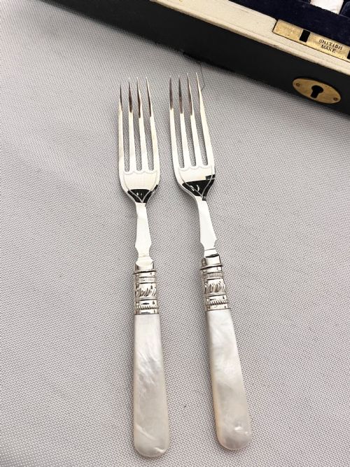 ANTIQUE SILVER PLATED AND MOTHER OF PEARL HANDLED FRUIT KNIVES FORKS C1880 - ADDITIONAL PHOTO 4
