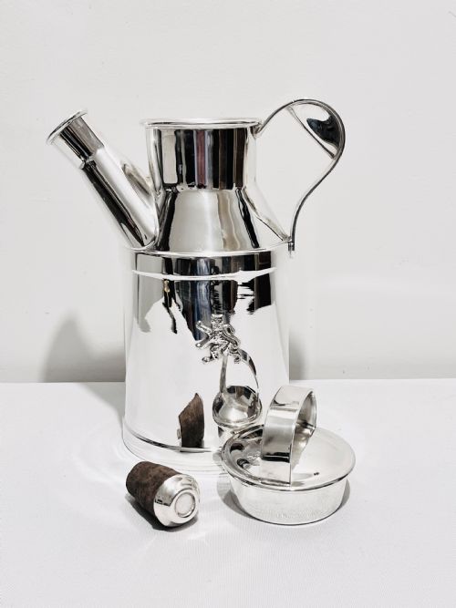 NOVELTY SILVER PLATED COCKTAIL SHAKER IN THE FORM OF A MILK CHURN C1940 - ADDITIONAL PHOTO 1