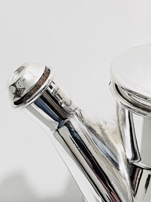 NOVELTY SILVER PLATED COCKTAIL SHAKER IN THE FORM OF A MILK CHURN C1940 - ADDITIONAL PHOTO 3