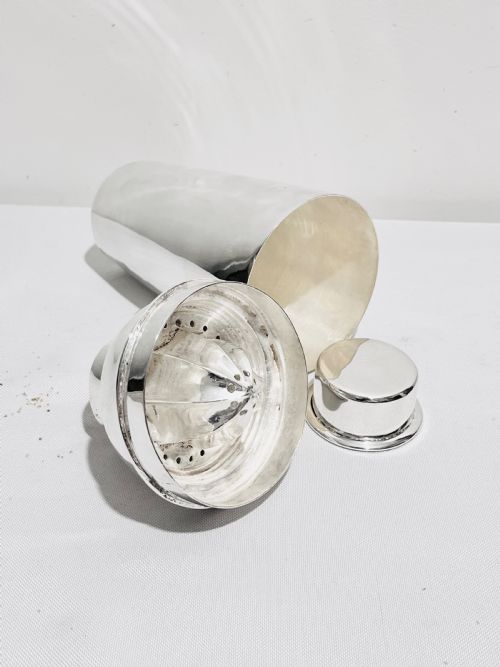 ART DECO SILVER PLATED COCKTAIL SHAKER WITH LEMON SQUEEZER C1930 - ADDITIONAL PHOTO 2