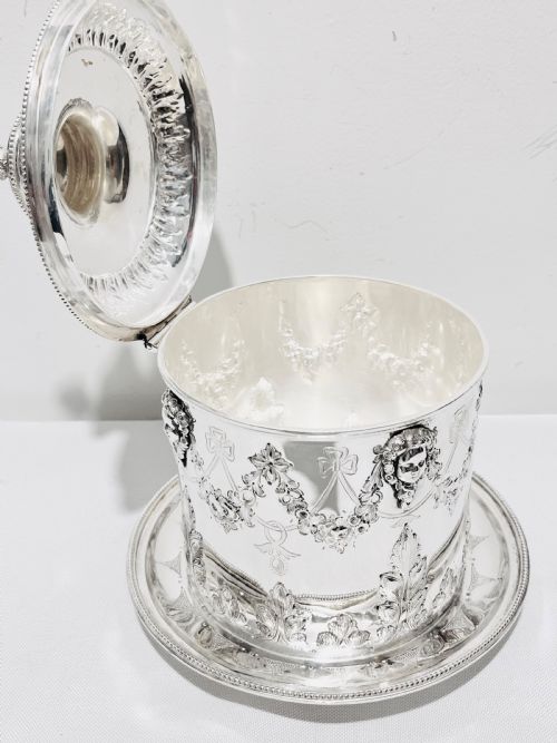 HANDSOME SILVER PLATED BISCUIT BOX BY MARTIN HALL CO C1880 - ADDITIONAL PHOTO 6
