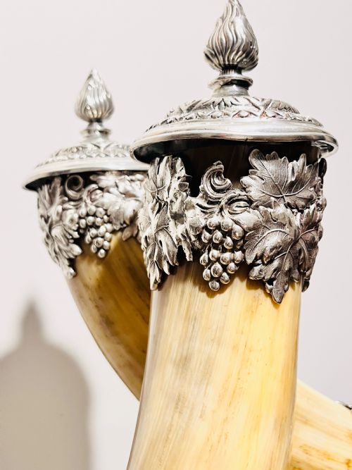 MAGNIFICENT PAIR SILVER PLATED MOUNTED COW HORNS C1900 - ADDITIONAL PHOTO 4