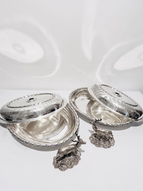 ANTIQUE SILVER PLATED PAIR OF ENTREE DISHES WITH DEER KEYS C1880 - ADDITIONAL PHOTO 4