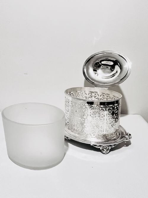 ANTIQUE SILVER PLATED OVAL BISCUIT BOX WITH ORIGINAL LINER C1880 - ADDITIONAL PHOTO 6