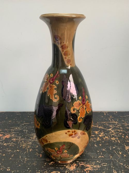 A BEAUTIFUL ART NOUVEAU PERGAMON VASE MODEL NUMBER 6146 DESIGNED BY ERNST WAHLISS FOR TURN VIENNA CIRCA 1918 - ADDITIONAL PHOTO 4