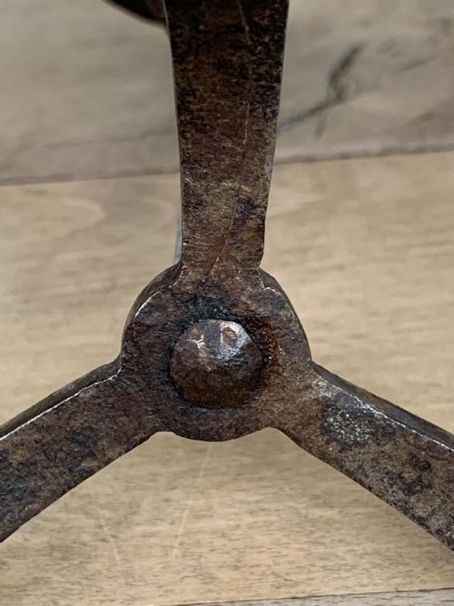 FINE AND RARE WELSH SPRUNG IRON RUSH LIGHT HOLDER - ADDITIONAL PHOTO 9