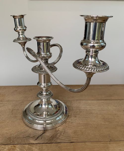 A FINE VINTAGE BARKER ELLIS SILVER PLATE TWO ARM CANDELABRA FOR THREE CANDLES - ADDITIONAL PHOTO 6