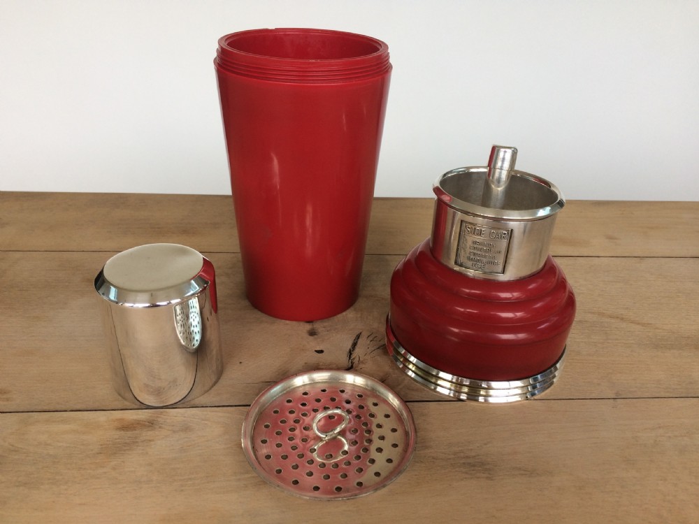 Exceptional The Master Incolor Cocktail Shaker in Red and Chrome View II