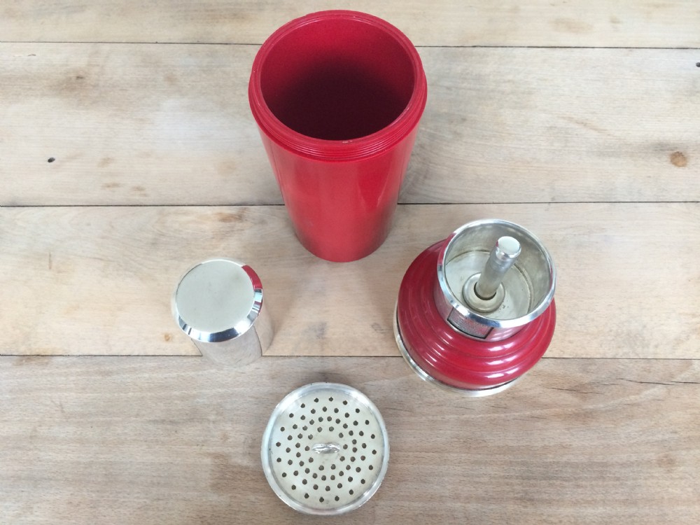 Exceptional The Master Incolor Cocktail Shaker in Red and Chrome View IV