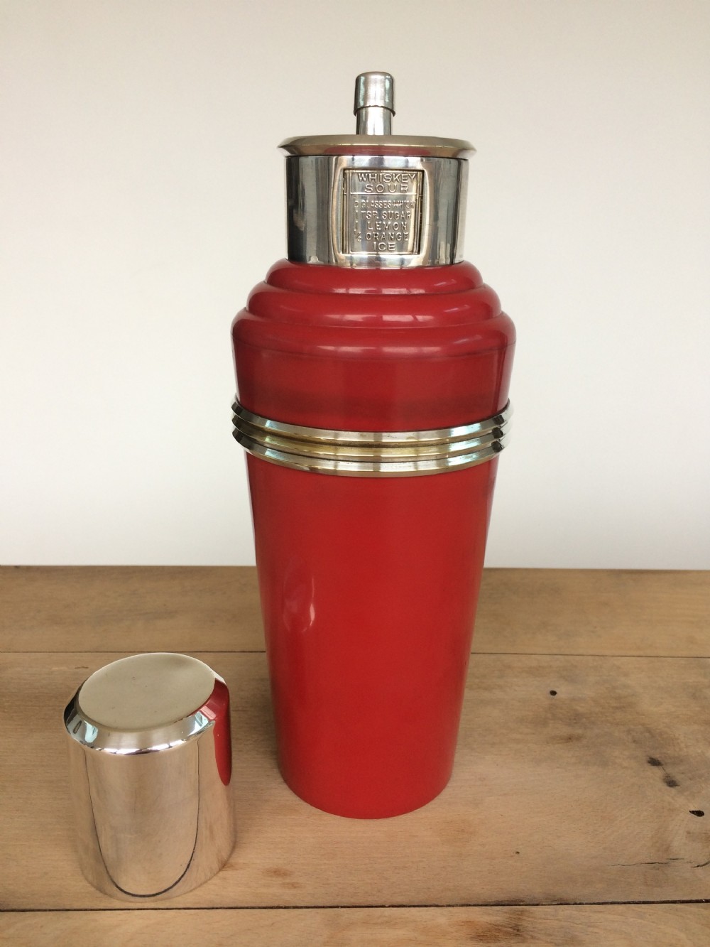 Exceptional The Master Incolor Cocktail Shaker in Red and Chrome