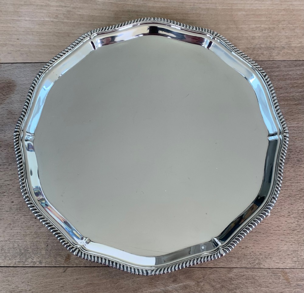 Very Fine Goldsmiths & Silversmiths Solid Silver Salver on Ball and Claw Feet, London, Sheffield, 1945