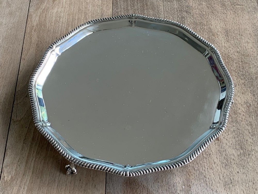 Very Fine Goldsmiths & Silversmiths Solid Silver Salver on Ball and Claw Feet, London, Sheffield, 1945 View II