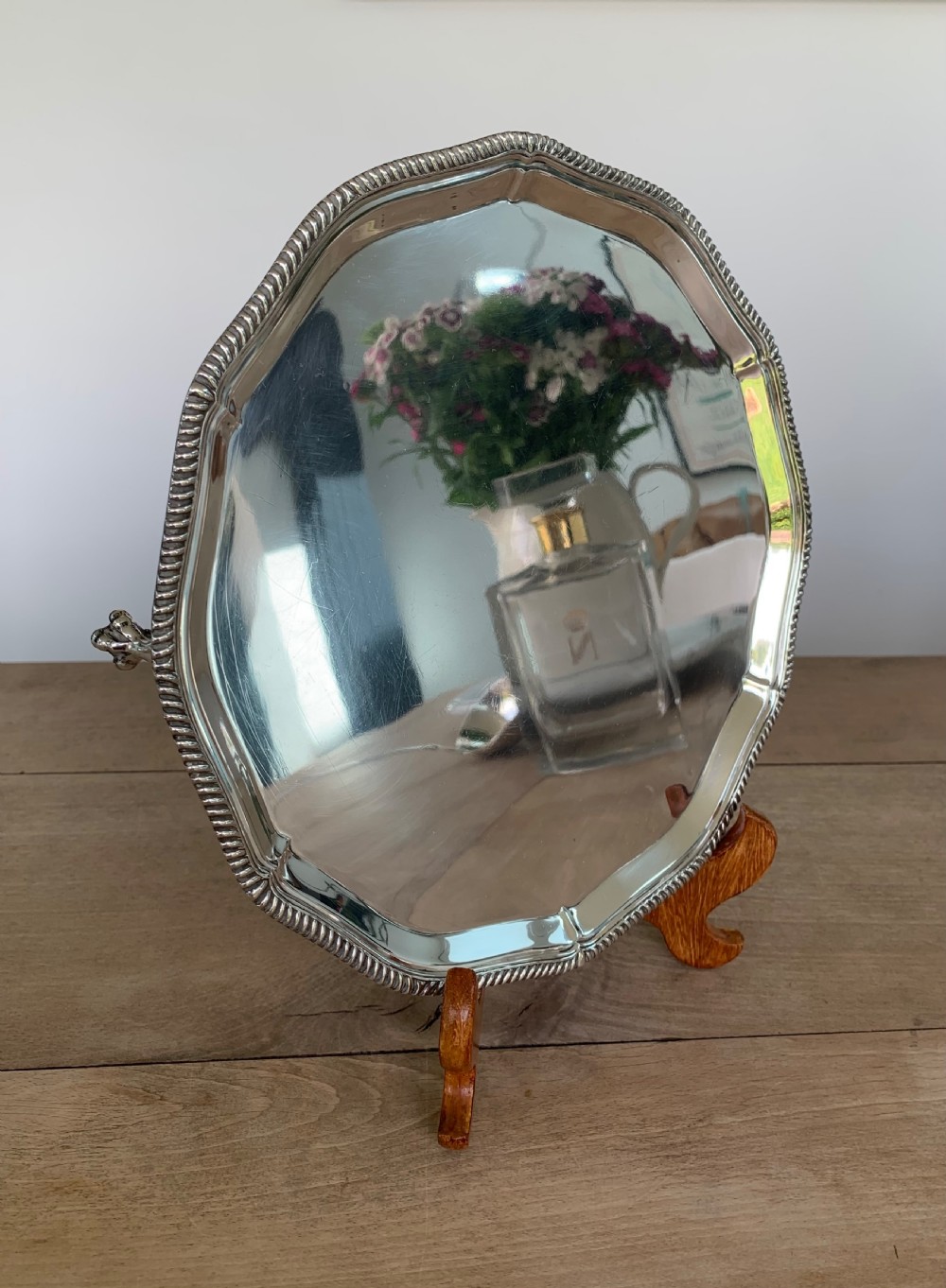 Very Fine Goldsmiths & Silversmiths Solid Silver Salver on Ball and Claw Feet, London, Sheffield, 1945 View IV