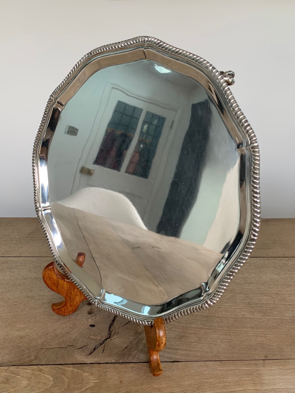 Very Fine Goldsmiths & Silversmiths Solid Silver Salver on Ball and Claw Feet, London, Sheffield, 1945 View V