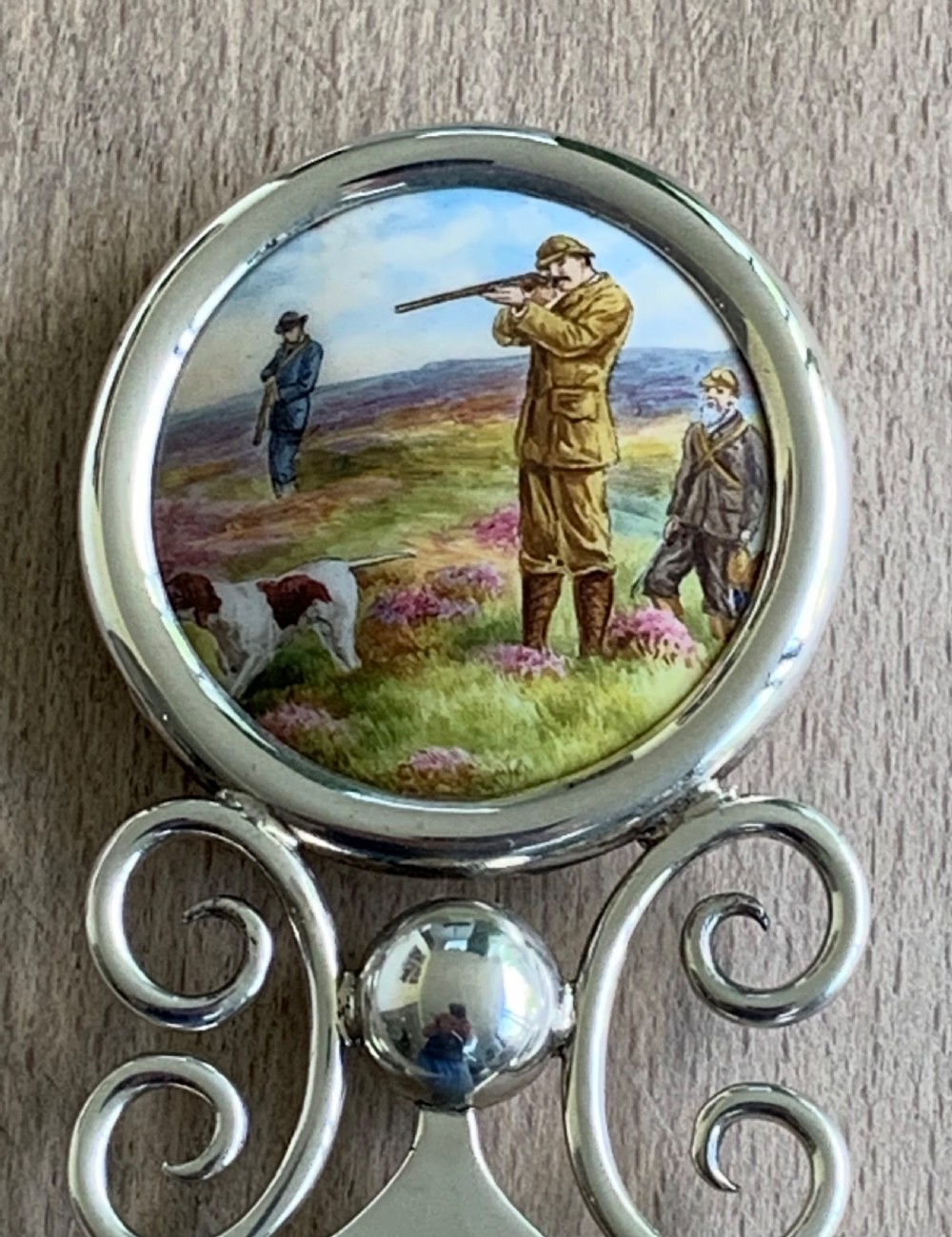 Exceptionally Rare and Unusual Silver and Enamel Hunting or Shooting Interest Letter Opener or Knife by A. Barrett, Piccadilly, London, 1902 View III