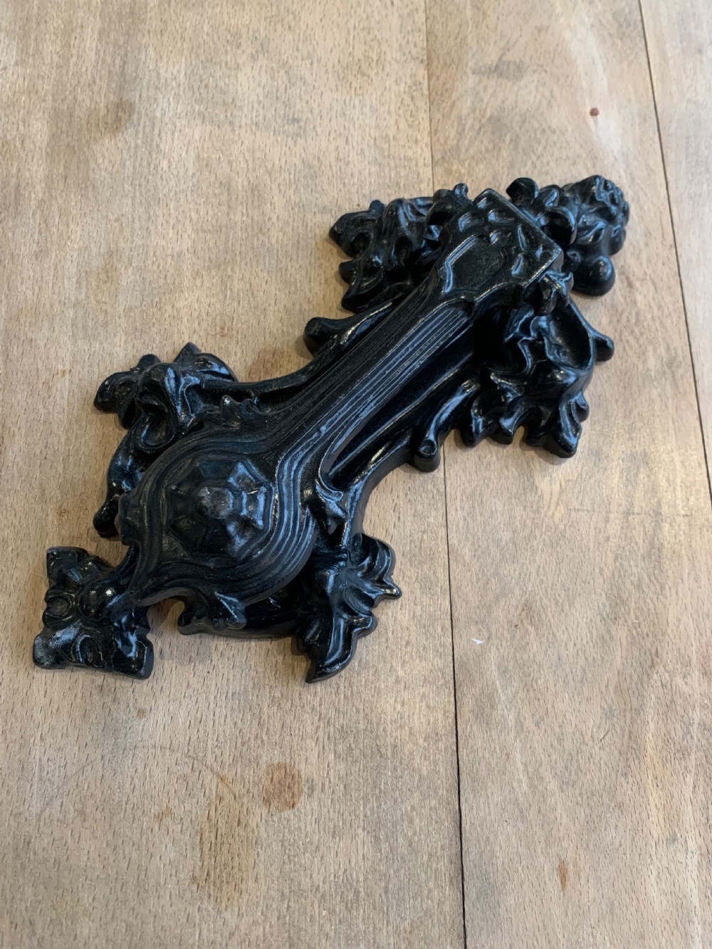 Stylish Victorian Cast Iron Door Knocker by Kenrick, Model No 291
