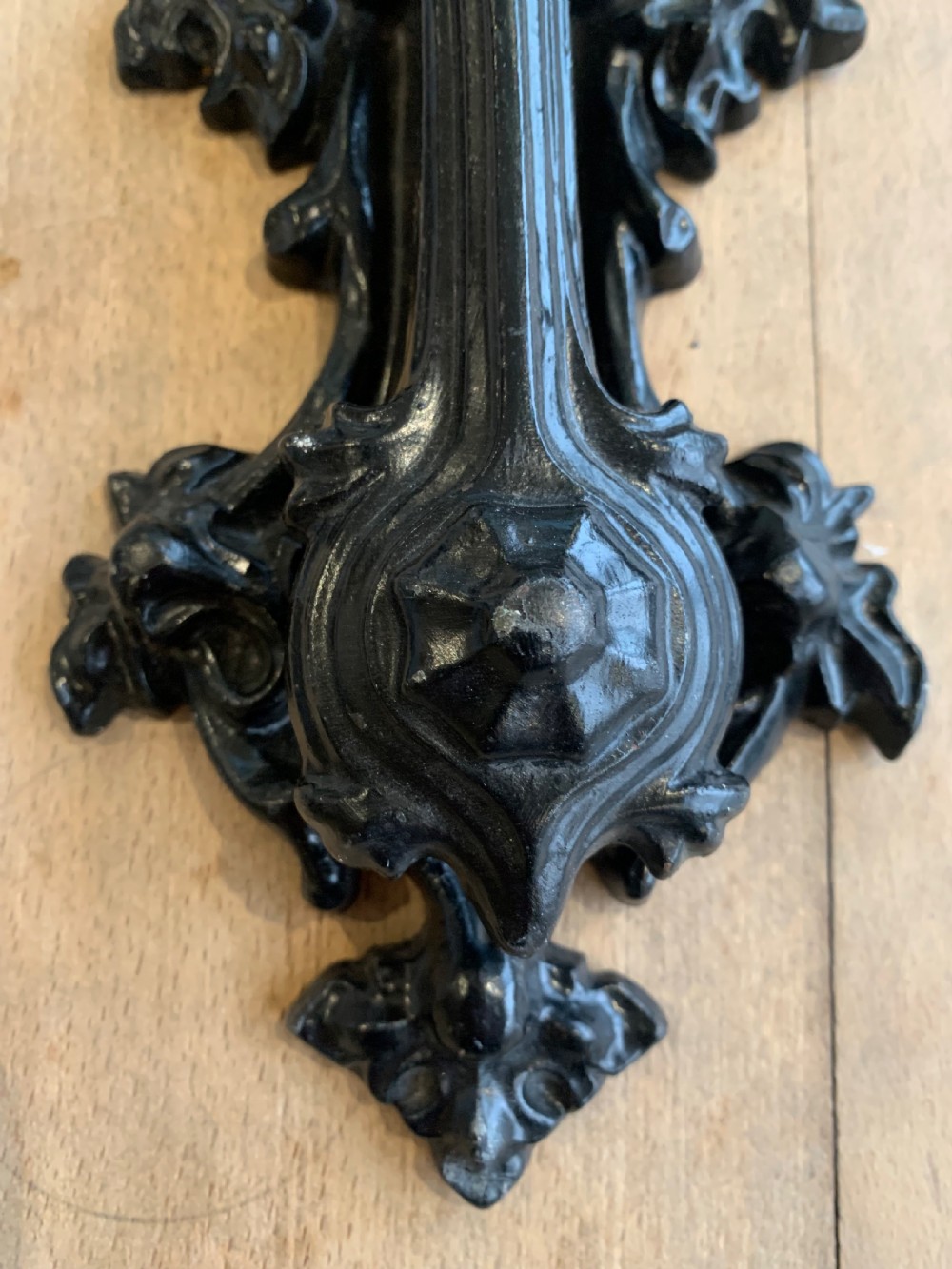 Stylish Victorian Cast Iron Door Knocker by Kenrick, Model No 291 View VI