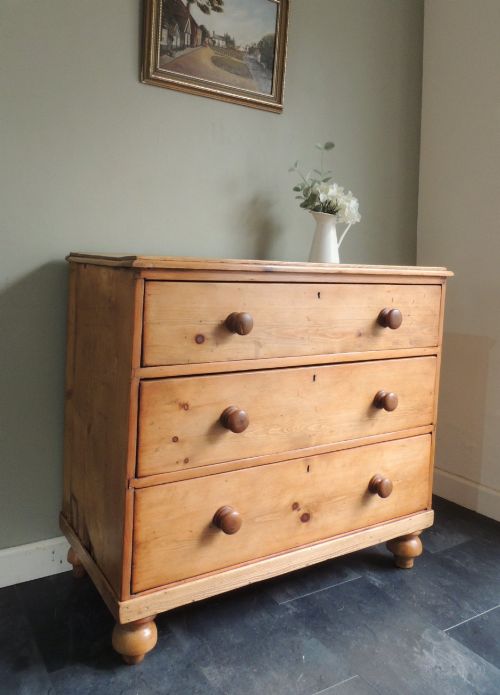 Beautiful Victorian Solid Pine Chest of Drawers