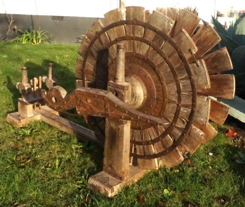 AN INDIAN EARLY 20TH CENTURY OAK CHARKRA - ADDITIONAL PHOTO 2