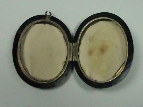 A JET LOCKET TWO CHARMS AND PART ALBERT - ADDITIONAL PHOTO 1