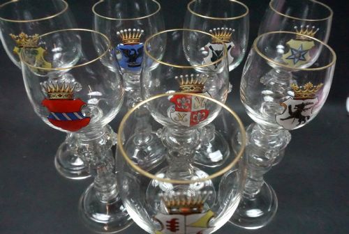 A SET OF EIGHT HISTORISMUS ROEMERS ENAMELLED WITH HERALDIC MOTIFS GERMAN C1900 - ADDITIONAL PHOTO 1