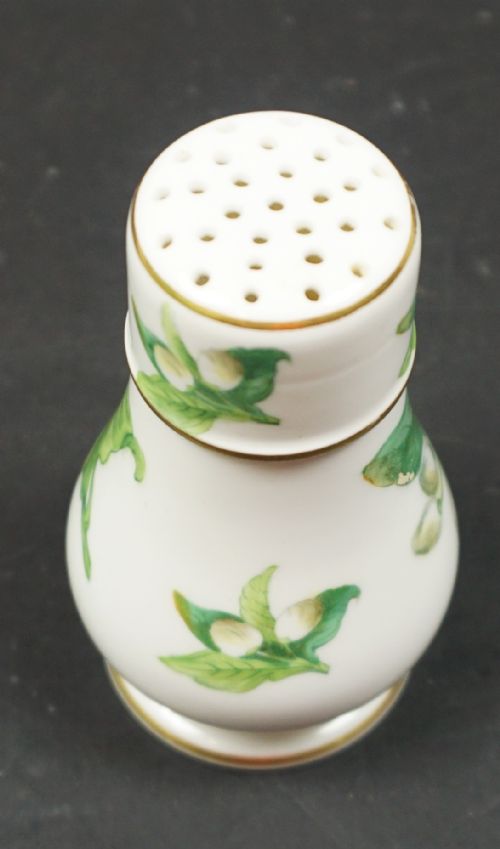 A PEARL WARE POUNCE POT PAINTED WITH LILY OF THE VALLEY ENGLISH C1820 - ADDITIONAL PHOTO 2