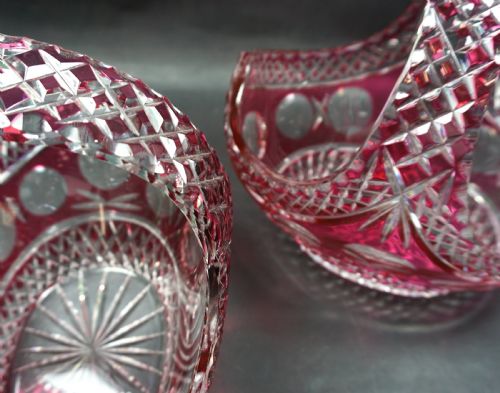 A PAIR OF LARGE RED OVER CRYSTAL GLASS BASKETS VAL ST LAMBERT BELGIUM C1935 - ADDITIONAL PHOTO 2