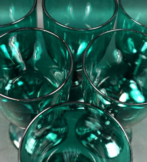 A SET OF SIX 'BRISTOL' GREEN WINE GLASSES ENGLISH C1800 - ADDITIONAL PHOTO 1