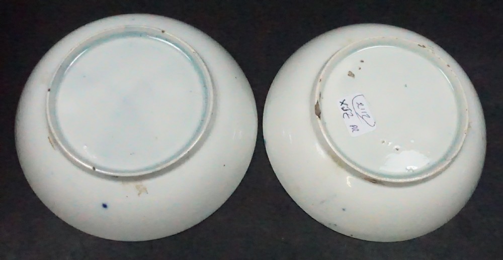 A pair of circular 18th-century English creamware pickle dishes featuring blue underglaze Chinoiserie scenes. View II