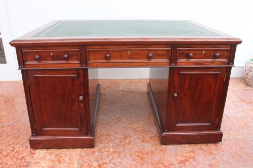 VICTORIAN MAHOGANY PARTNERS DESK ATTRIBUTED TO T WILLSON OF LONDON - ADDITIONAL PHOTO 2
