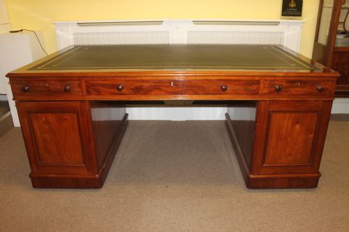 A VICTORIAN MAHOGANY PEDESTAL PARTNERS DESK - ADDITIONAL PHOTO 1