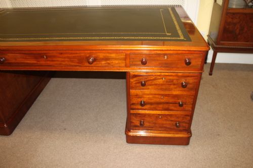 A VICTORIAN MAHOGANY PEDESTAL PARTNERS DESK - ADDITIONAL PHOTO 2